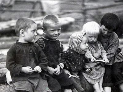 Уличная беседа. Фото: Perunica.ru Уличная беседа. Фото: Perunica.ru