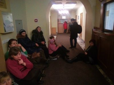 Жильцы общежитий в приемной Мэрии Москвы, Фото: facebook.com/gradustv Жильцы общежитий в приемной Мэрии Москвы, Фото: facebook.com/gradustv