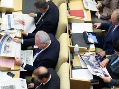 Депутаты на заседании. Фото: Chert-poberi.ru Депутаты на заседании. Фото: Chert-poberi.ru