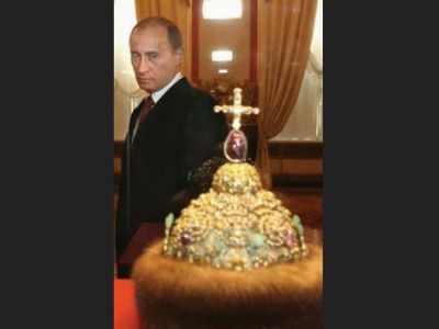 Путин и шапка Мономаха. Источник - cont.ws Путин и шапка Мономаха. Источник - cont.ws