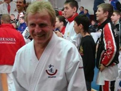 Тренер по каратэ Олег Строгонов. Фото: News.mail.ru Тренер по каратэ Олег Строгонов. Фото: News.mail.ru