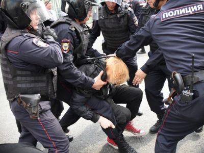 Задержания на митинге Задержания на митинге