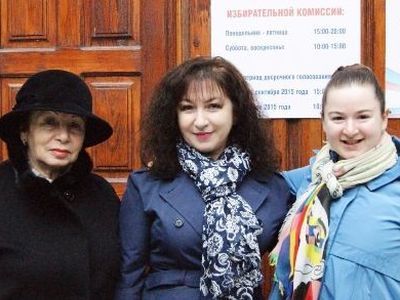 Натела Полежаева, ее мама и дочь. Фото: Kvnews.ru Натела Полежаева, ее мама и дочь. Фото: Kvnews.ru