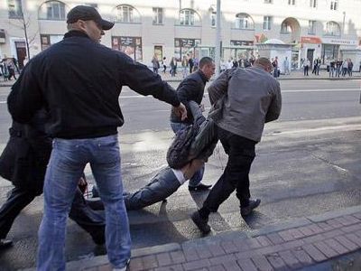 Люди в штатском. Фото: Euroradio.fm Люди в штатском. Фото: Euroradio.fm