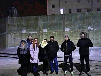 Новый год около СИЗО. Фото: Александр Воронин, Каспаров.Ru Новый год около СИЗО. Фото: Александр Воронин, Каспаров.Ru