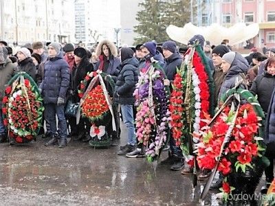 Похороны чиновника. Фото: Сергей Горчаков. Каспаров.Ru Похороны чиновника. Фото: Сергей Горчаков. Каспаров.Ru