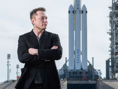 Илон Маск и ракета Илон Маск и ракета