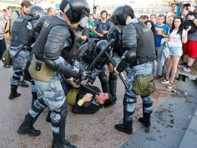 Разгон митинга на Трубной площади. Фото: Alexander Zemlianichenko / AP Разгон митинга на Трубной площади. Фото: Alexander Zemlianichenko / AP