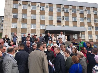 Граждане со своими проблемами. Фото: Марина Садчикова, Каспаров.Ru Граждане со своими проблемами. Фото: Марина Садчикова, Каспаров.Ru