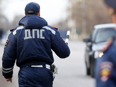 Сотрудники ДПС. Фото: Сергей Мальгавко / ТАСС Сотрудники ДПС. Фото: Сергей Мальгавко / ТАСС