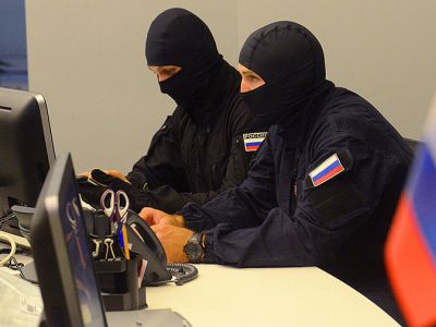 Сотрудники ФСБ. Фото: Николай Галкин/ТАСС Сотрудники ФСБ. Фото: Николай Галкин/ТАСС