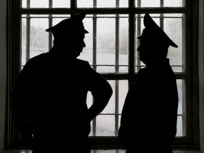 Офицеры полиции. Фото: Станислав Красильников / ТАСС Офицеры полиции. Фото: Станислав Красильников / ТАСС