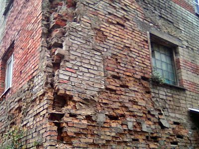 Аварийный дом. Фото: Александр Воронин. Каспаров.Ru Аварийный дом. Фото: Александр Воронин. Каспаров.Ru