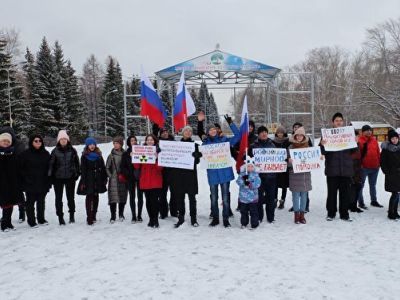 Митинг против урановых Митинг против урановых