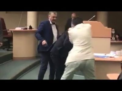 Драка депутатов. Фото: Youtube.com Драка депутатов. Фото: Youtube.com