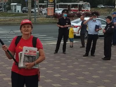 Полиция и пикет. Фото: Владимир Лапкин, Каспаров.Ru Полиция и пикет. Фото: Владимир Лапкин, Каспаров.Ru