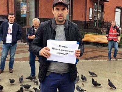 Кормление голубей. Фото: Александр Воронин, Каспаров.Ru Кормление голубей. Фото: Александр Воронин, Каспаров.Ru