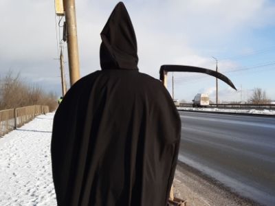 Смерть на дороге. Фото: Надежда Райн, Каспаров.Ru Смерть на дороге. Фото: Надежда Райн, Каспаров.Ru