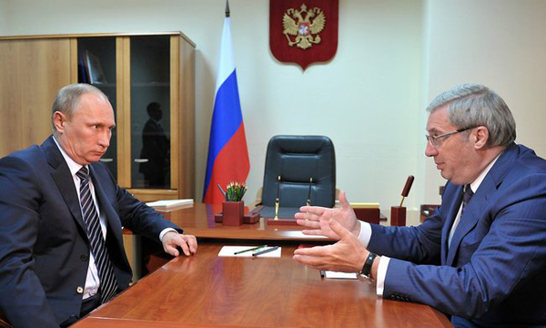 Президент РФ Владимир Путин проводитвстречу с полномочным представителем президента РФ в Сибирском федеральном округе Виктором Толоконским. Фото пресс-службы Президента РФ