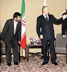 Ахмадинежад ждет, пока сядет Путин.