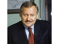 Я буду требовать извинений от властей Украины