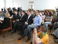 Дискуссия в обществе не прекратилась