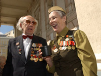 Инвалиды Великой Отечественной войны и участники боевых действий получат по 100 тысяч рублей