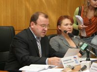 Столичные единороссы объявили войну трансгенам