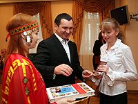 Николай Федоров вручил паспорта 15 юным гражданам страны – лучшим ученикам чебоксарских школ