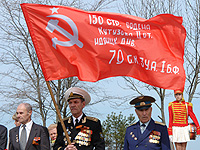 Равнение на Знамя Победы!