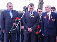 Единая Россия открыла памятник героям Эстонского корпуса