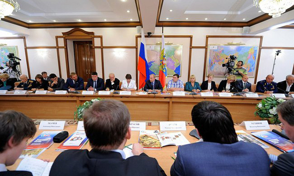 Владимир Путин призывает воспитывать патриотизм исторической правдой