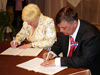 Тысячи людей благодарны работникам социальной сферы