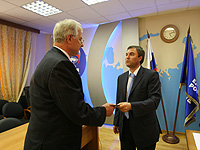 Вручение партбилета Виктору Марценко