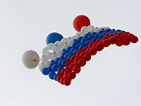 В Барнауле флаг России подняли на недосягаемую высоту