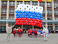 В Барнауле флаг России подняли на недосягаемую высоту