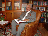 Юрий Песков вступил в ряды