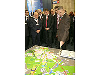 Юрий Лужков: Московский транспорт будет ездить на тульском топливе