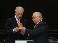 Ректоры ведущих вузов страны требуют обеспечить преемственность стратегии стабильного развития России