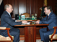 Рейтинг Медведева и Путина продолжает расти