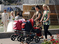 60 многодетных матерей Челябинской области получат премии