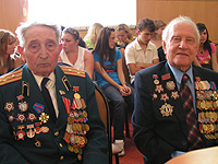 Ветераны и инвалиды ВОВ получат в 2008 г. автомобили или 100 тыс рублей