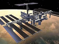 Орбиту МКС скорректирует космический