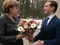 В Петербурге начались переговоры Медведева и Меркель