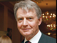 П.Медведев: Знаю нашего Президента как хорошего экономиста