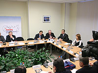 Железный занавес, который нам опускать не нужно