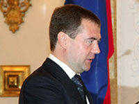 Медведев: Напряженность в мире не навредит демократии в РФ