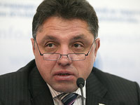 Развивать процессы демократии