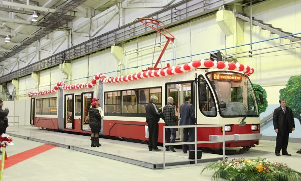 Для новых трамваев не понадобится перекладывать рельсы, но потребуется переоснащение посадочных платформ и остановочных пунктов