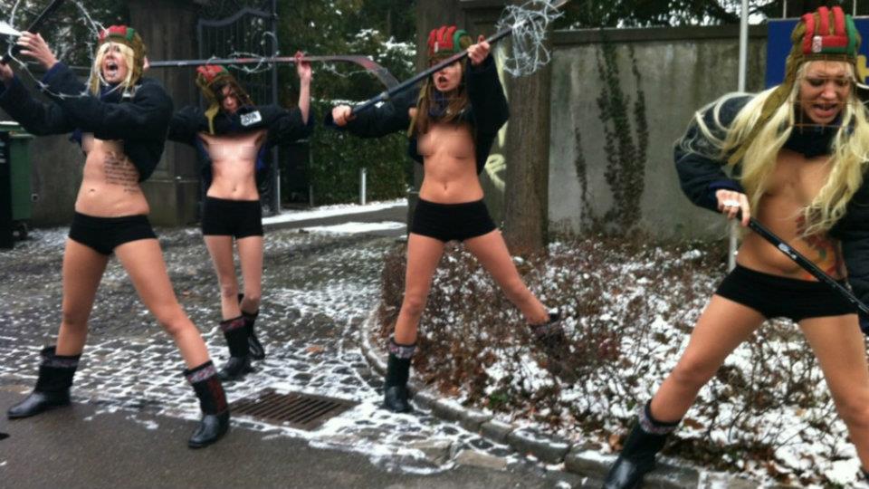 Femen0201-5